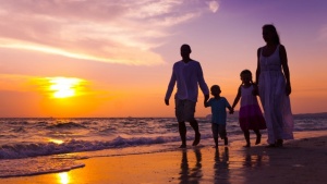 Los padres deben dedicar tiempo a sus hijos. Es el mejor regalo que pueden dar: a sí mismos y su tiempo.