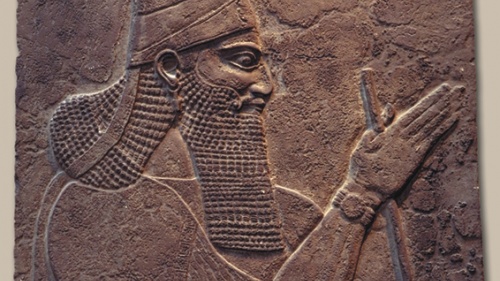 Una escultura de piedra del rey asirio Tiglath-Pileser III.