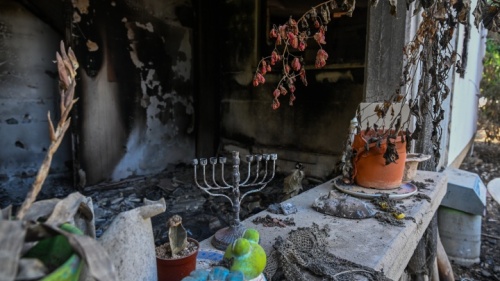 En un Día Santo que mostraba la misericordia y compasión de Dios, Satanás desató un ataque contra el desprevenido pueblo de Israel