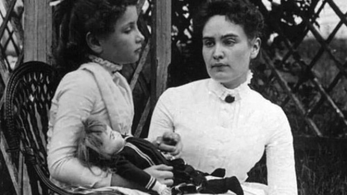 Helen Keller y Anne Sullivan en Julio de 1888