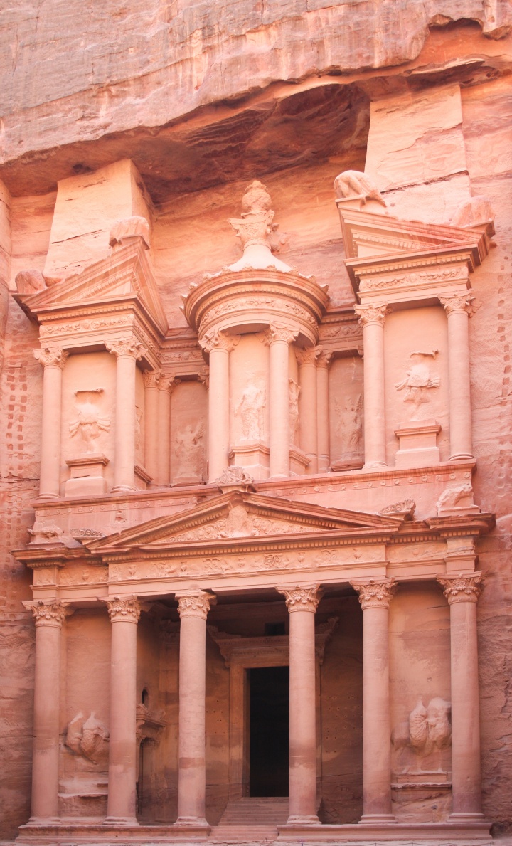 Un ejemplo de las 10,000 cuevas que hay en Petra