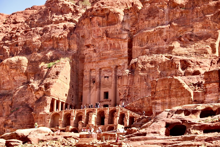 Posiblemente el lugar de refugio para los elegidos por Dios, sea Petra.