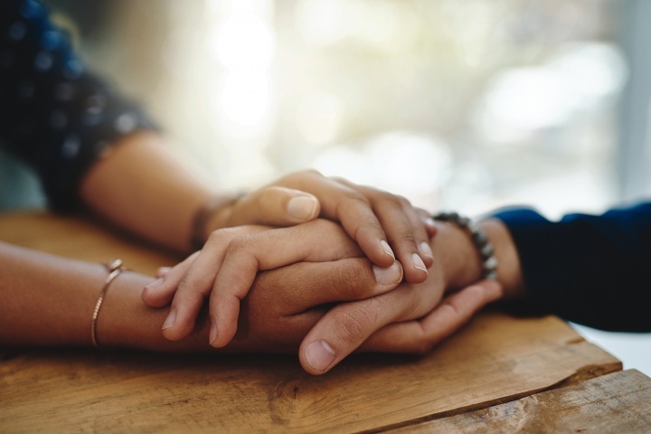 Las personas necesitan el consuelo de saber que los demás se preocupan por ellas y estarán allí en momentos de necesidad.