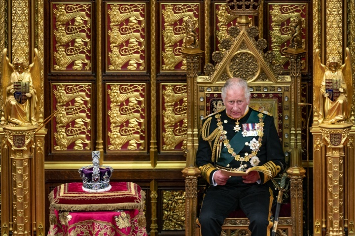 ¿Por qué la monarquía británica tiene un perfil tan alto?