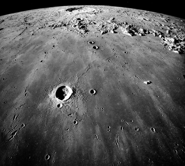 Mar Imbrium y el cráter Copérnico. Muestra de la devastación de la Luna, semejante a la de los planetas.