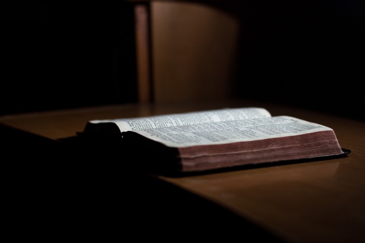 Agradeceríamos sus oraciones poder ver con claridad la tendencia de nuestros ingresos y preparar un presupuesto adecuado. Me gustaría pedirles que se unan a mí en oración y ayuno ante nuestro grandioso Dios, entre ahora y finales de diciembre Biblia abierta