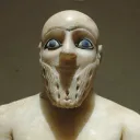 Estatua del rey de Mari, con un saludo sonriente