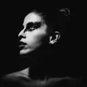 Clave baja (low key en inglés) se refiere a un tipo de iluminación en que predominan las sombras.