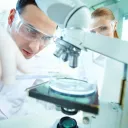 Un grupo creciente de respetados científicos está desertando del campo evolucionista... pero no sobre la base de una fe religiosa, sino por razones estrictamente científicas.