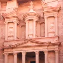 Un ejemplo de las 10,000 cuevas que hay en Petra