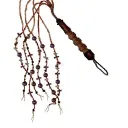 El azote se administraba con un flagelo parecido al de la ilustración, pero de tres correas