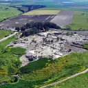 Las ruinas de Tel Megiddo en la actualidad, con el valle de Jezreel al fondo.
