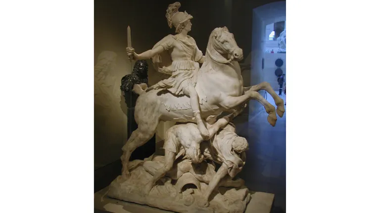 Estatua de Alejandro Magno en su famoso caballo Bucéfalo.