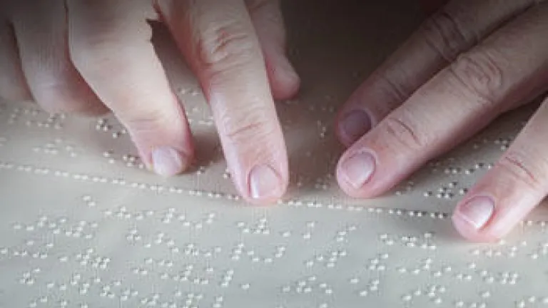 De la oscuridad a la luz