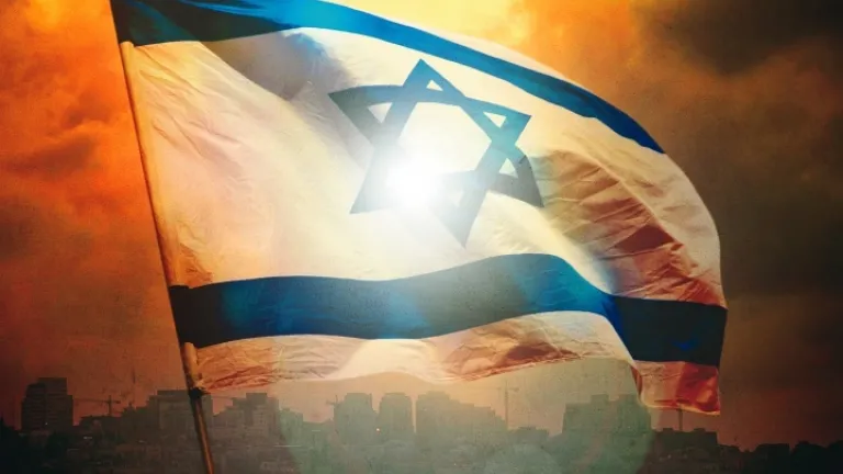 Los sueños del pueblo judío por fin comenzarían a hacerse realidad mediante los extraordinarios acontecimientos que condujeron a 1948. Sin embargo, aún debe llevarse a cabo un cumplimiento mucho mayor. Bandera de Israel con Jerusalén en el fondo