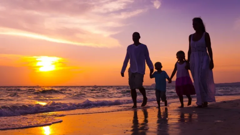 Los padres deben dedicar tiempo a sus hijos. Es el mejor regalo que pueden dar: a sí mismos y su tiempo.