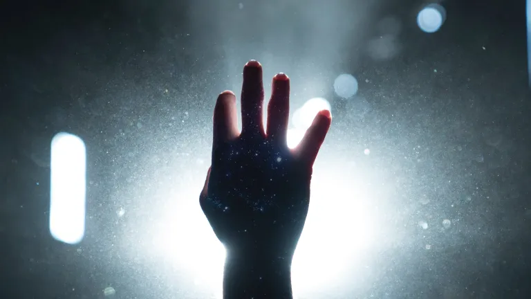 Mas yo a El Eterno miraré, esperaré al Dios de mi salvación; el Dios mío me oirá.