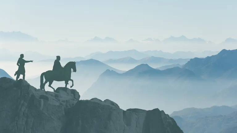 La Iglesia, como un ejército, tiene una organización para aplastar la obra rebelde del adversario y cumplir los designios de Dios.