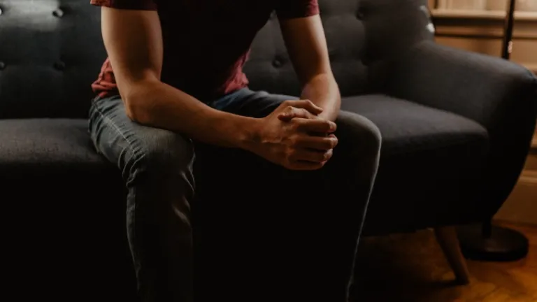 Conectarse con Dios significa tener una comunicación que va en ambos sentidos, como en una conversación con otra persona.