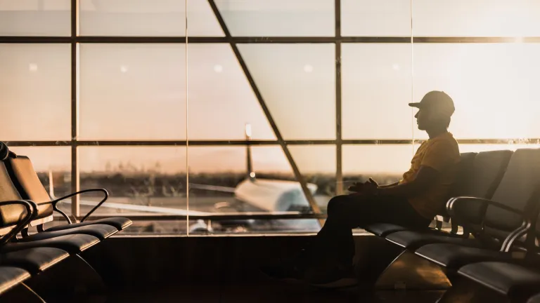 En estos tiempos turbulentos esforcémonos por poner en práctica estas cinco herramientas: oración, estudio de la Biblia, compañerismo, meditación y ayuno. ¡Aprendamos a confiar en Dios, no en el hombre! Cinco herramientas para enfrentar las pruebas