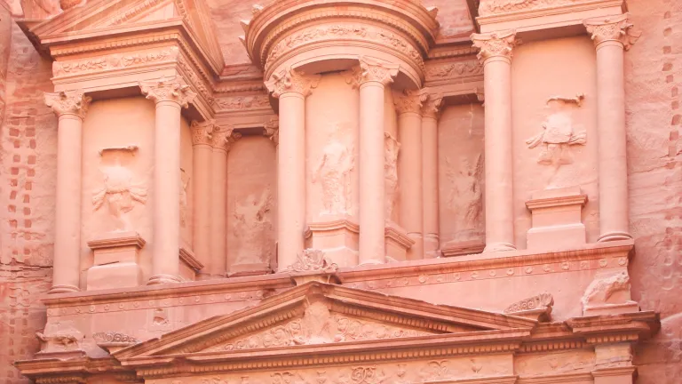 Un ejemplo de las 10,000 cuevas que hay en Petra