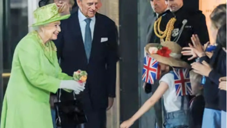 Muchos de los valores más apreciados por el mundo como el principio del deber hacia los demás, humildad y gratitud, se originaron en la Biblia. La Reina encarnó y defendió estos valores.