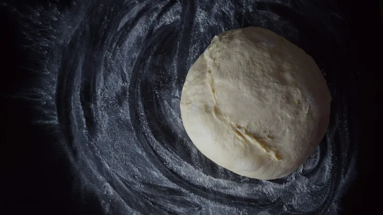 Un poco de levadura leuda todo un lote de masa