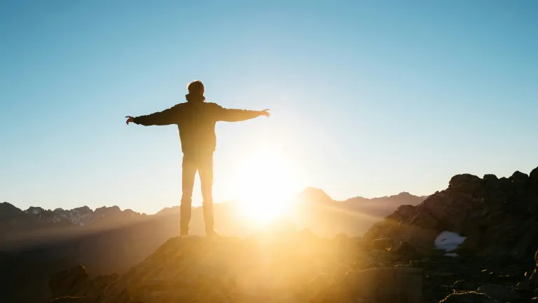 ¿Cuál es el remedio para la naturaleza humana? Es “transformarse” espiritualmente (Romanos 12:1-2). Naturaleza humana