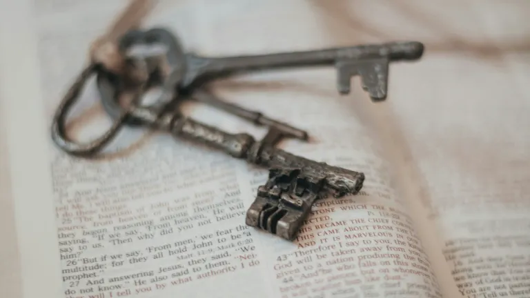 ¿Por qué sería imposible entender una enseñanza supuestamente fundamental y necesaria acerca de Dios? ¿Acaso existe la posibilidad de que haya un grave error en la doctrina de la Trinidad? Tres claves para conocer a Dios