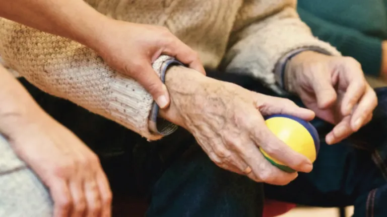 Cómo tender la mano a quienes sufren de soledad