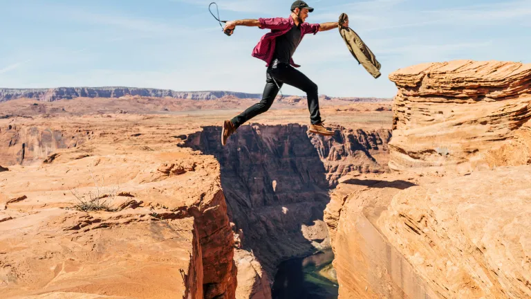 La fe bíblica es mucho más que creer. Debemos aprender a vivir por esa fe,  esperar confiadamente y seguir creciendo en ella.