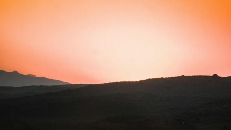 Rechazado por los hombres pero reinando en victoria, la crucifixión de Jesús no fue una derrota sino el triunfo definitivo del plan redentor de Dios.