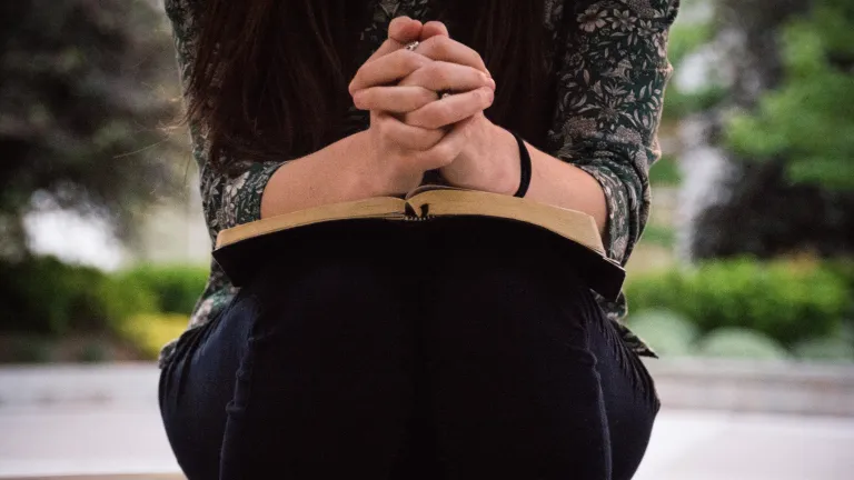 El Espíritu Santo de Dios nos da, a los cristianos, el poder espiritual necesario para vivir una vida piadosa, según Dios.