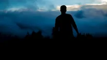 Cuando se ven ángeles en las Escrituras, generalmente aparecen en forma de seres humanos; específicamente como hombres adultos, no como mujeres o niños.