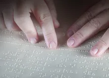 De la oscuridad a la luz