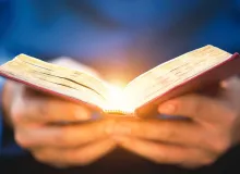 ¿Y qué piensa usted? ¿Qué es lo que entiende por gracia? ¿Está su entendimiento basado en las verdades de la Biblia, o enraizado en las ideas y tradiciones del hombre?