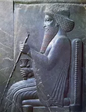 Rey Darío I con su cetro
