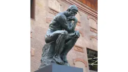 “El pensador” de Rodin, que representa las indagaciones del hombre por entender su existencia. Habacuc quiso saber por qué Dios permitía a los injustos seguir sin castigo.