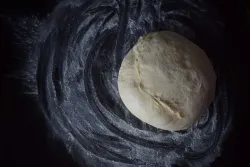 Un poco de levadura leuda todo un lote de masa