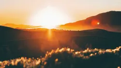 Al guardar el sábado, no solo miramos hacia atrás a la creación, sino también hacia adelante, a la venida de ese reino, que es ese descanso de mil años.